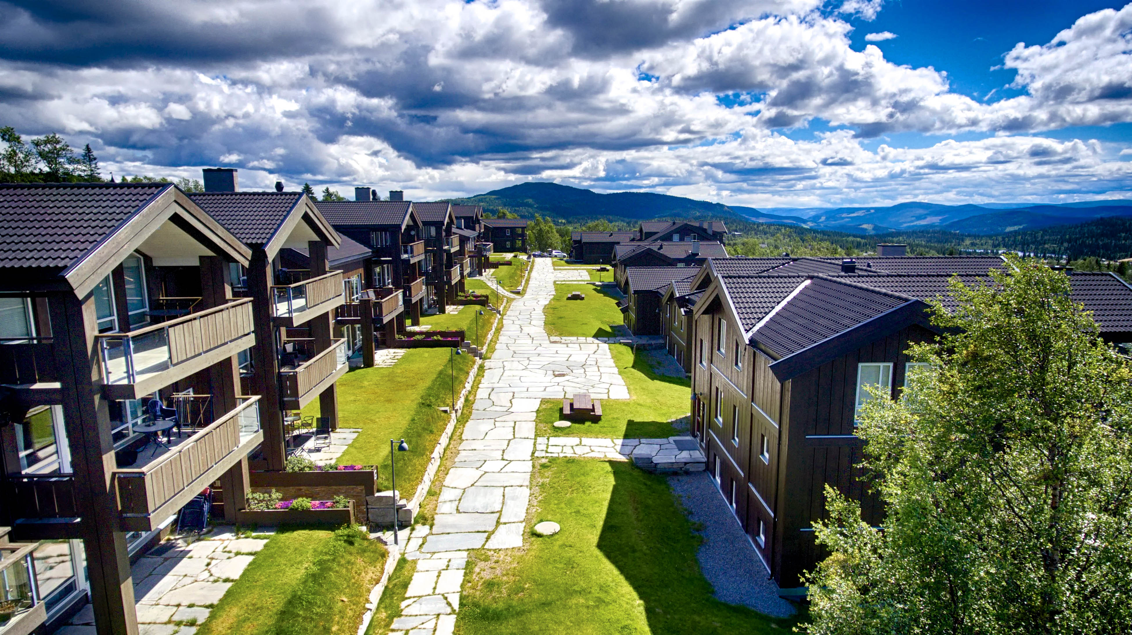 Bjelbølstølen leiligheter sett utenfra på sommeren