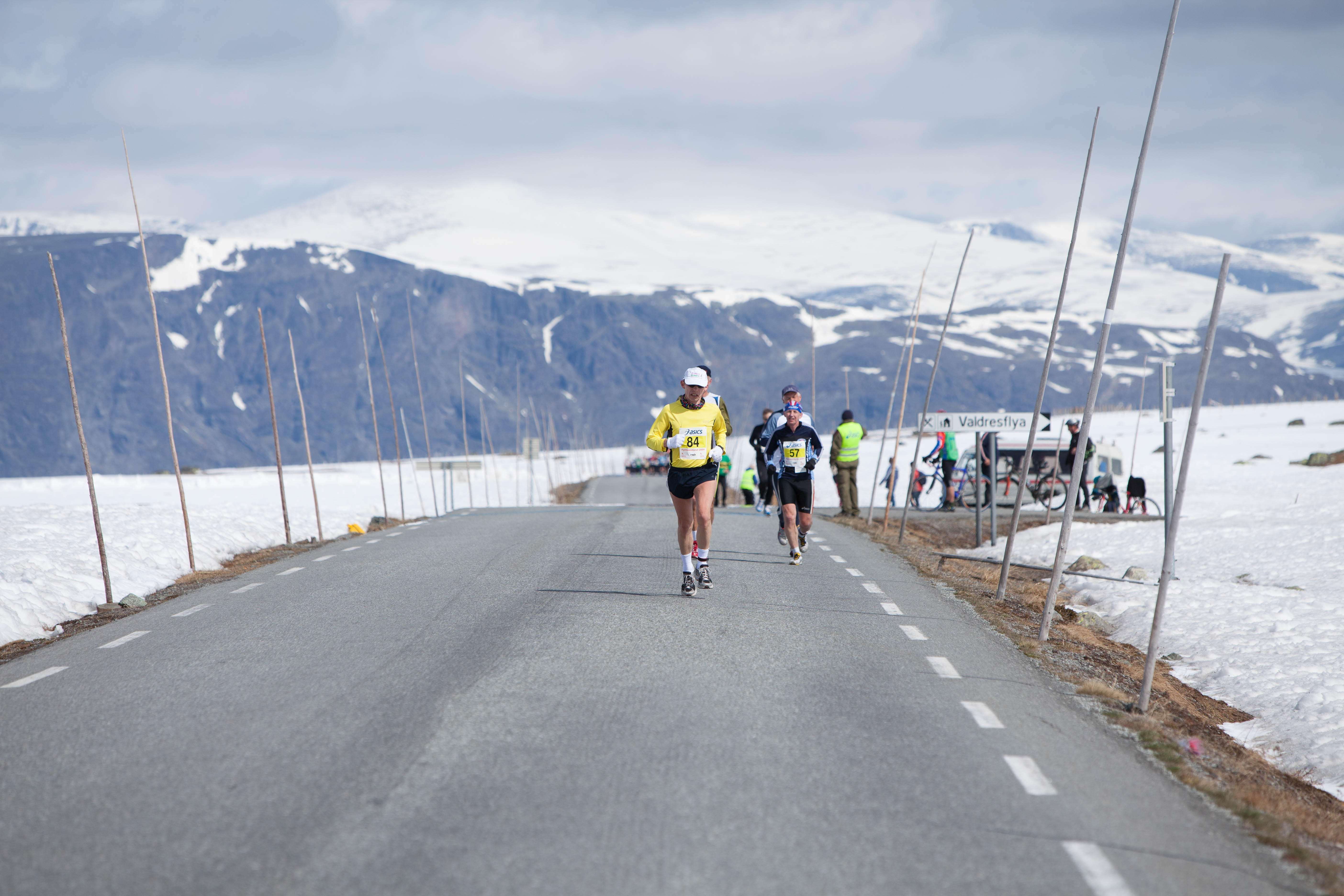 Fjellmaraton halvmaraton med Jotunheimen fjellpanorama i bakgrunn