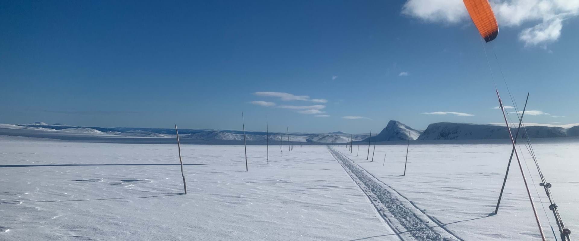 Kiting langs Valdresflya midt på vinteren