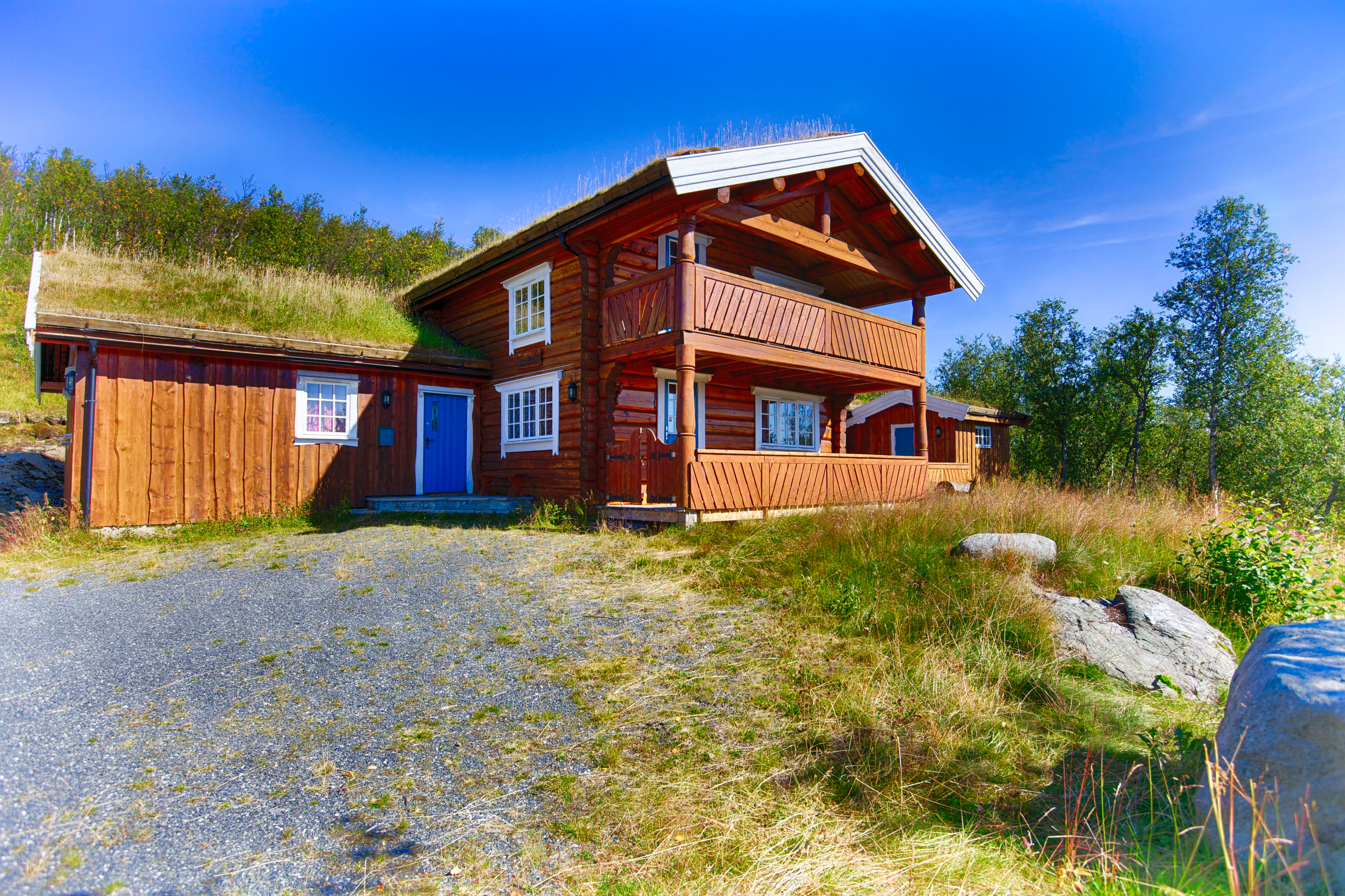 Erlingstogo på sommeren sett utenfra, hytten ligger nord for Beitostølen