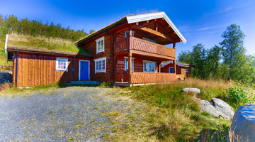 Erlingstogo på sommeren sett utenfra, hytten ligger nord for Beitostølen