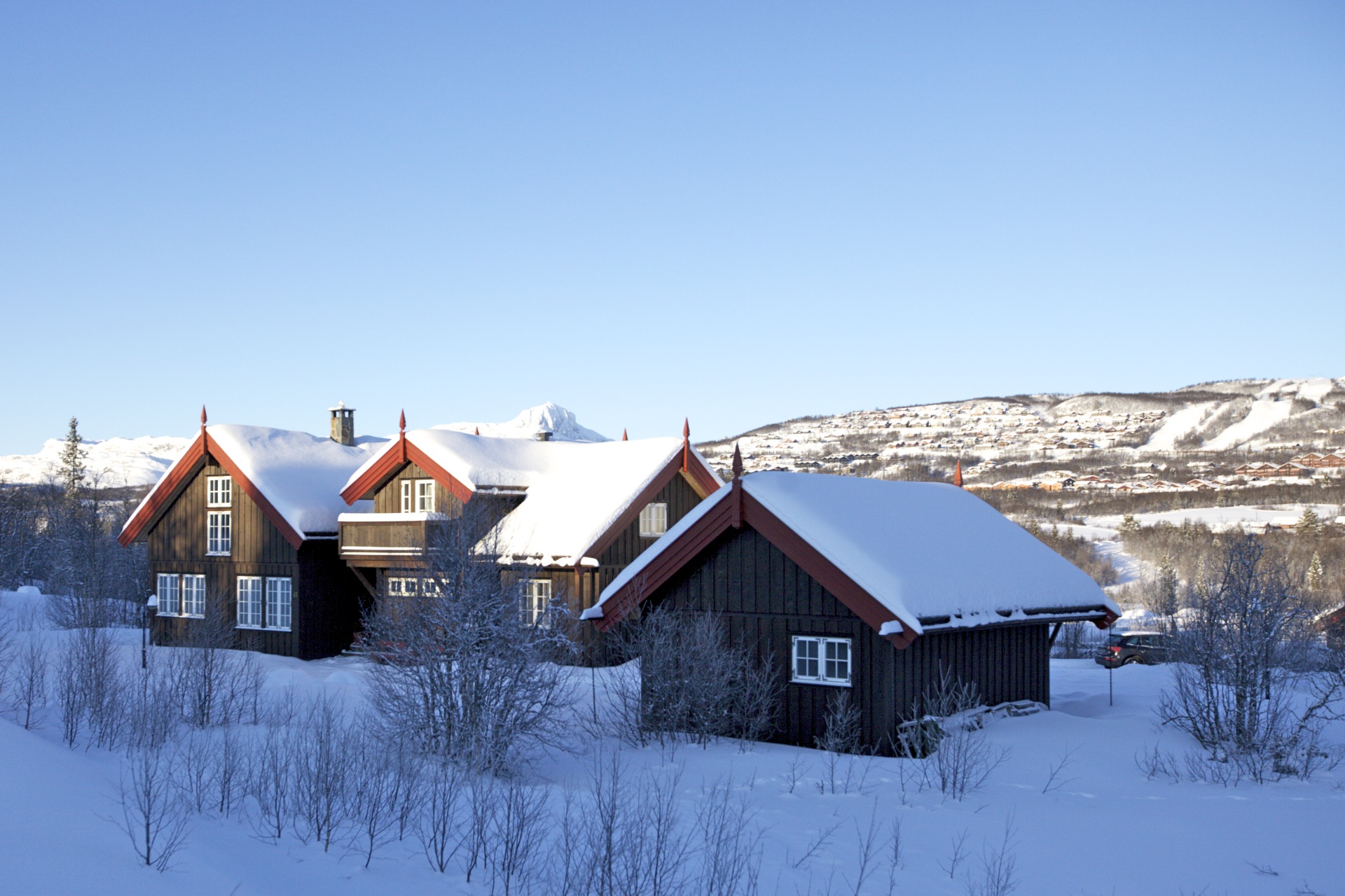 Trollslottet like ved Beitostølen stadion på vinteren, sett utenfra